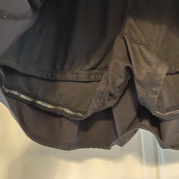 Lululemon black tennis skirt size 8 - Picture 8 of 9